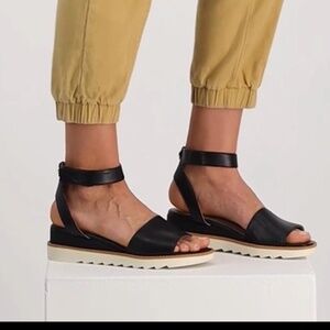 New Giani Bernini Women's Constancia Ankle Strap Wedge Sandals- Black